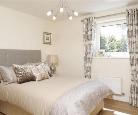 Apple House Guesthouse Heathrow Airport Hillingdon Exterior foto