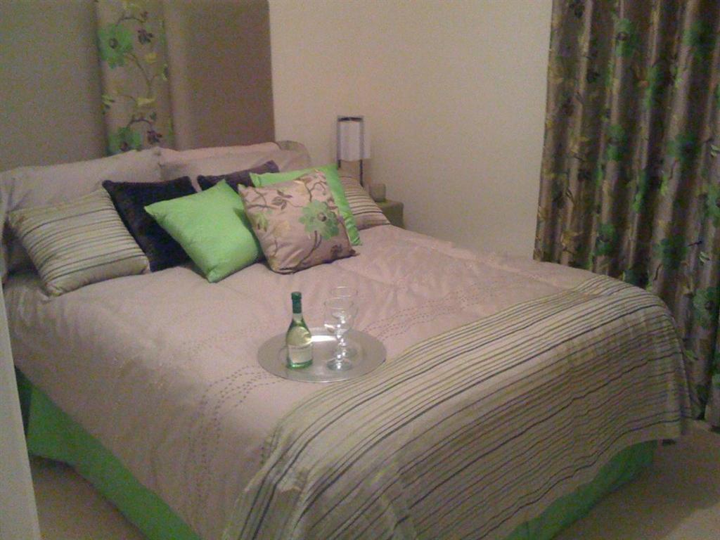 Apple House Guesthouse Heathrow Airport Hillingdon Exterior foto