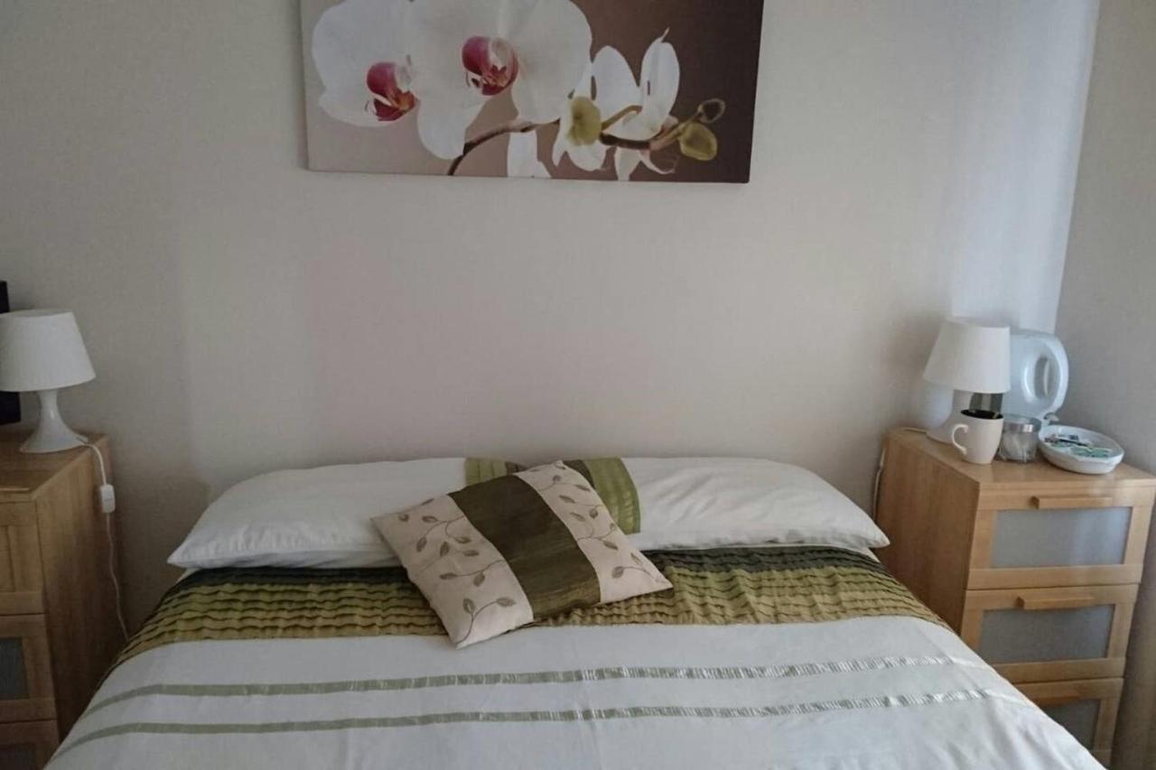 Apple House Guesthouse Heathrow Airport Hillingdon Zimmer foto